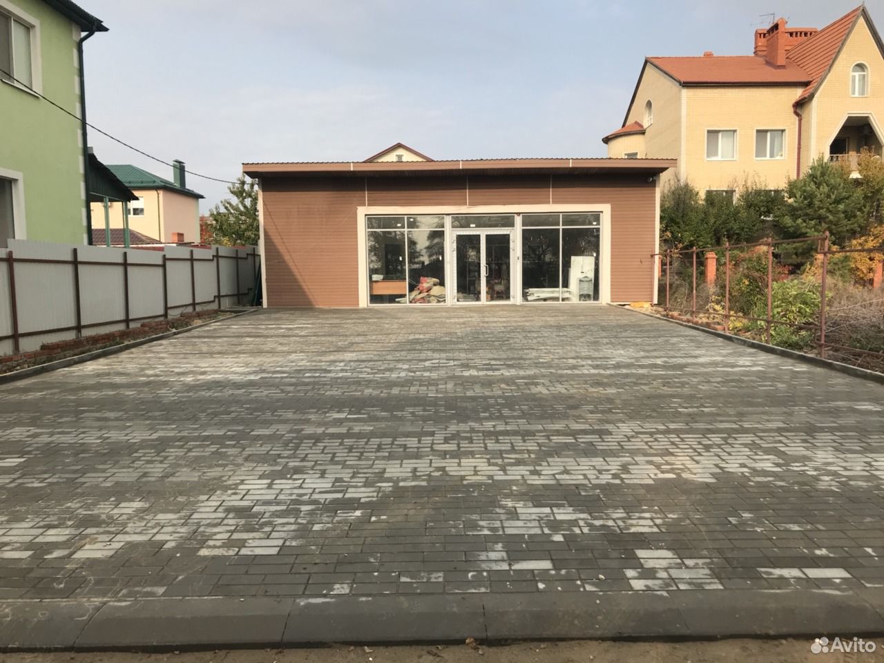 аренда здания с участком. участок промназначения. м. недвижимость картинки. гараж для грузовика.