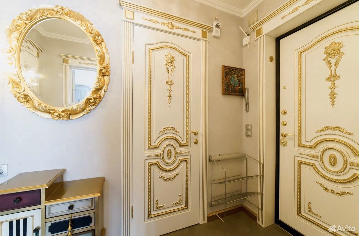 квартира с дизайнерским ремонтом и золотым унитазом в Нижнем Новгороде