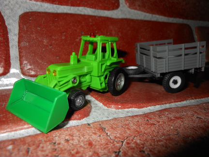 Модель-игрушка Трактор
