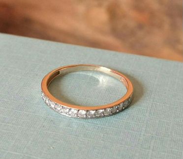 Новое золотое кольцо с бриллиантами