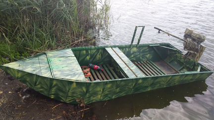 Лодка плоскодонка под болотоход