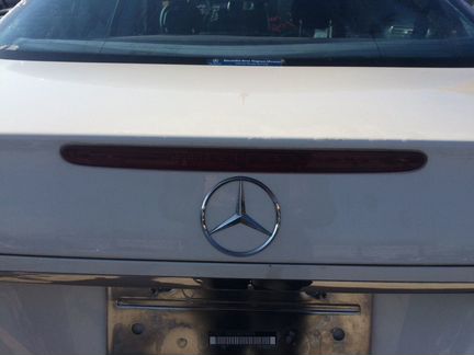 Стоп сигнал в крышку багажника Mercedes W211