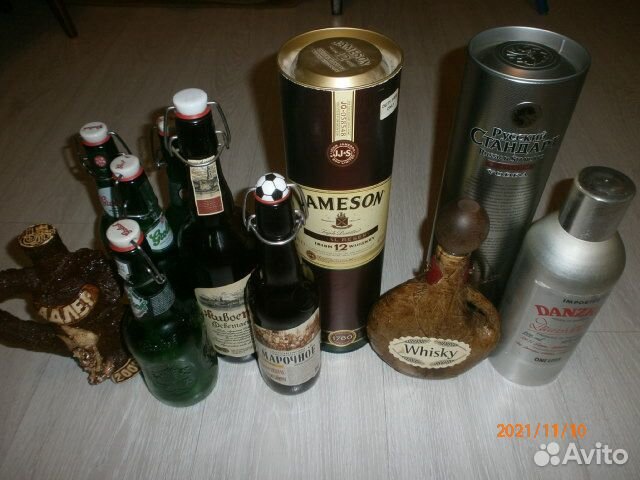 Кувшин,бутылки с крышками для коллекции