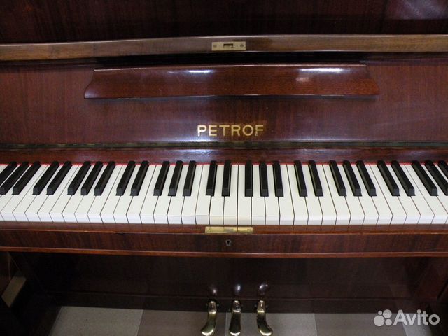 Авито куплю пианино б у. Пианино Петрофф 473258. Немецкое пианино Petroff. Пианино Петроф Классик.