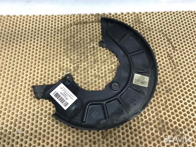 Щит опорный передний правый VW Tiguan (5N1,5N2) 2