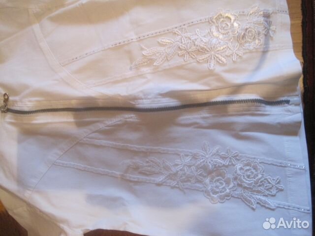 1989 Белая красивая кофта с вышитыми цветами 28 см 1989 Белая красивая кофта с вышитыми цветами 28 см