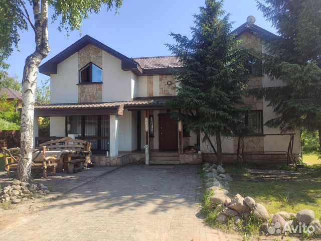 

Дом 210 м² на участке 8 сот.