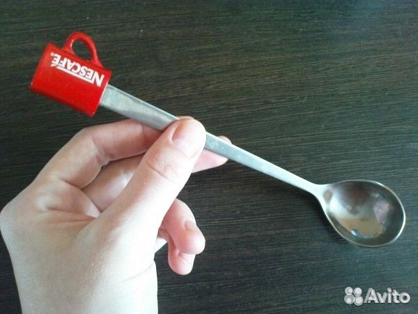 Три кружки Avon, ложка Nescafe, бокал hoegaarden Три кружки Avon, ложка Nescafe, бокал hoegaarden