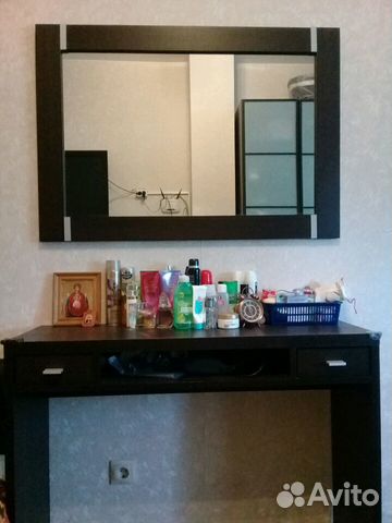 Туалетный столик и зеркало