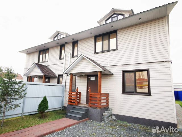 

Таунхаус 400 м² на участке 10 сот.