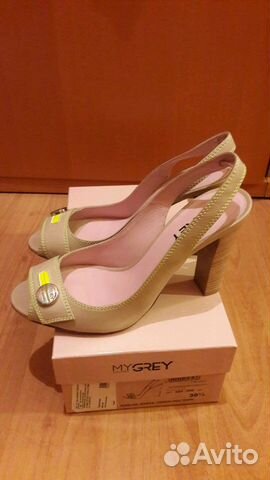 Босоножки новые grey MER