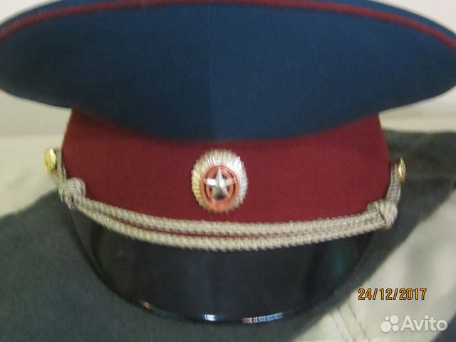 Фуражки офицерские, кашне (шарф) Фуражки офицерские, кашне (шарф)