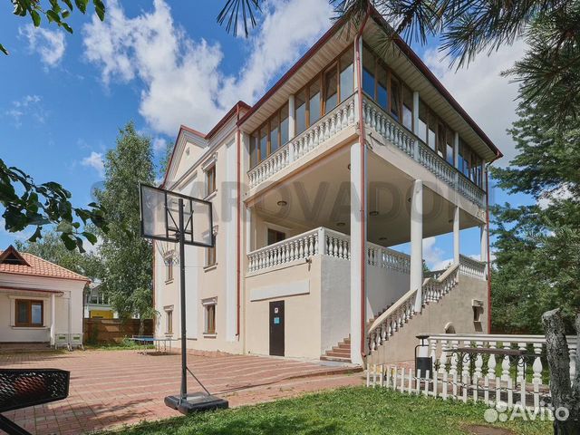 

10-к. и более коттедж, 550 м²