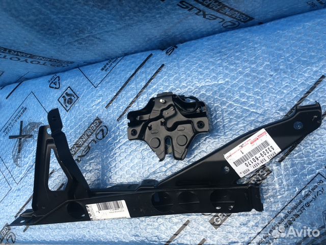 Стойка замка капота Toyota Land Cruiser 200 Стойка замка капота Toyota Land Cruiser 200