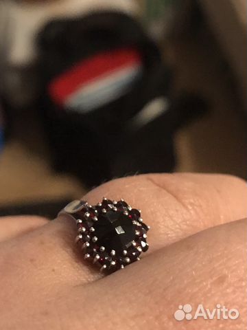 Серебряное кольцо с гранатом, Чехия