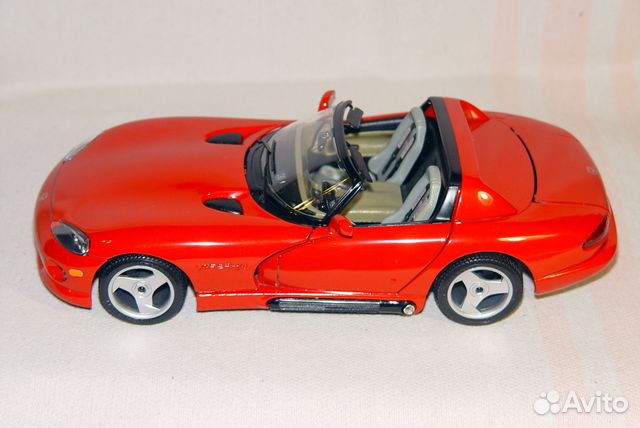 Модель авто Dodge Viper RT10 1992 г. м 1:18