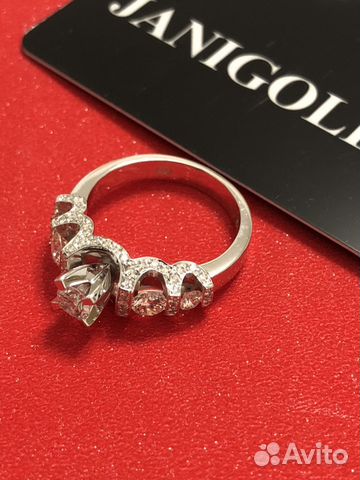 Золотое кольцо с бриллиантами Золотое кольцо с бриллиантами