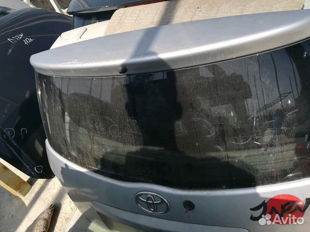 Заднее стекло в крышку багажника на Toyota ist