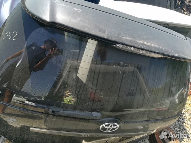 Заднее стекло в крышку багажника на Toyota wish Заднее стекло в крышку багажника на Toyota wish