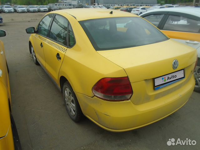 Volkswagen Polo 1.6 МТ, 2015, битый, 100 000 км