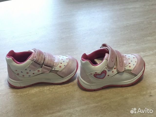 Детские кроссовки для девочки разного размера