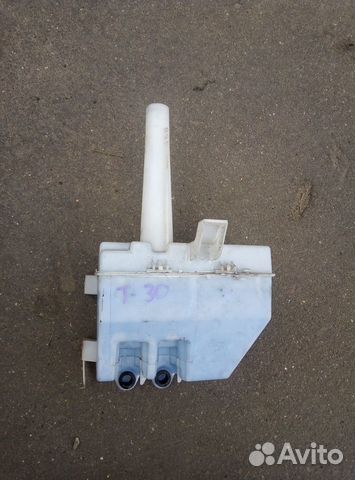 Бачок омывателя лобового стекла Nissan X-Trail T30 Бачок омывателя лобового стекла Nissan X-Trail T30