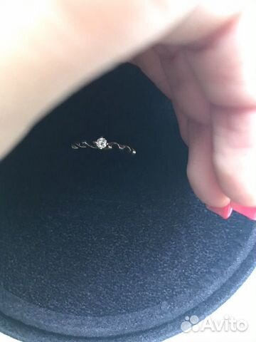 Золотое кольцо с бриллиантами Золотое кольцо с бриллиантами