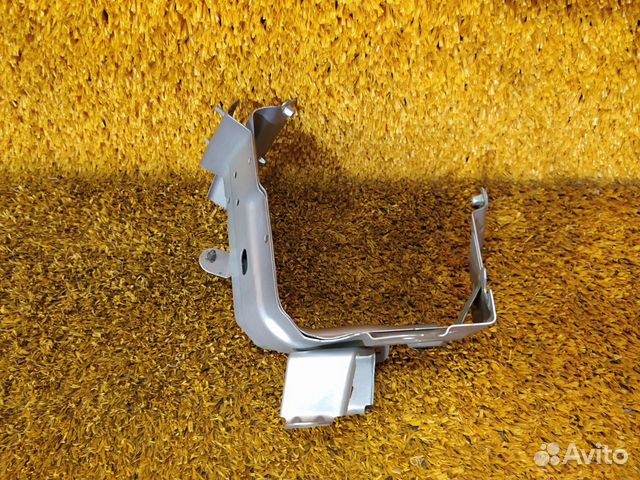 Кронштейн крыла передний правый Audi Q7 2 4M