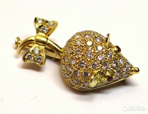 Золотая брошь Золотая брошь