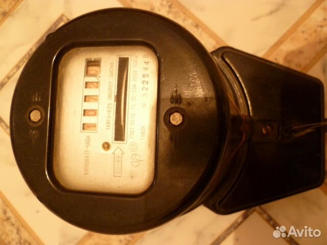 Электросчетчик действующий.Пломба завода сохранена