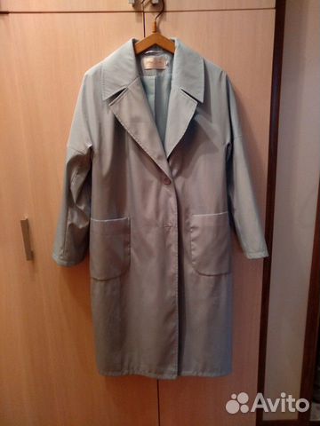 Новый женский плащ с поясом Новый женский плащ с поясом