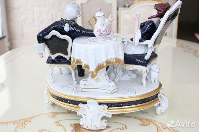 Фарфоровая статуэтка Royal Dux 