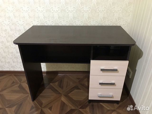 Стол для учебы и работы