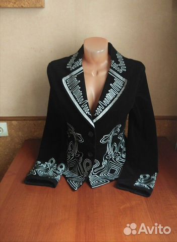 Escada пиджак бархатный новый оригинал Escada пиджак бархатный новый оригинал