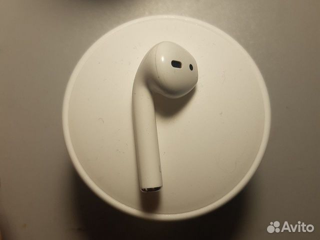 Наушник AirPods