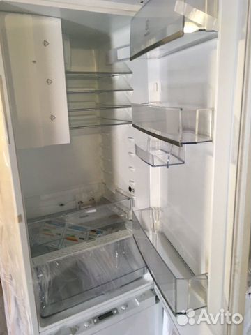 Холодильник встраиваемый