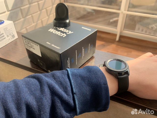 Часы SAMSUNG Galaxy Watch 42mm на гарантии
