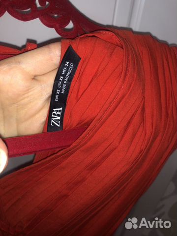 Платье Zara с плиссировкой Платье Zara с плиссировкой