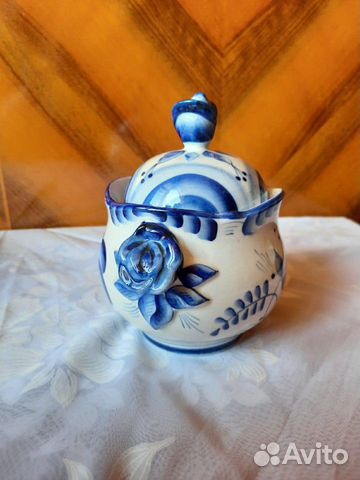 Фарфоровая конфетница, сахарница Гжель Фарфоровая конфетница, сахарница Гжель