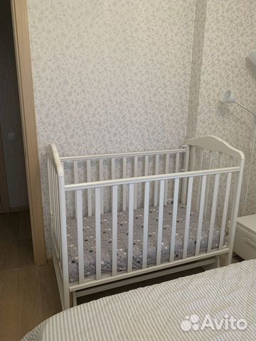 Детская кровать с матрасом, бортиками Маятником Детская кровать с матрасом, бортиками Маятником
