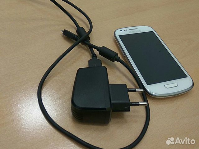 Телефон SAMSUNG Galaxy S3 mini Телефон SAMSUNG Galaxy S3 mini
