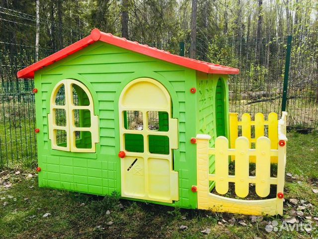 Домик детский игровой с заборчиком Mochtoys