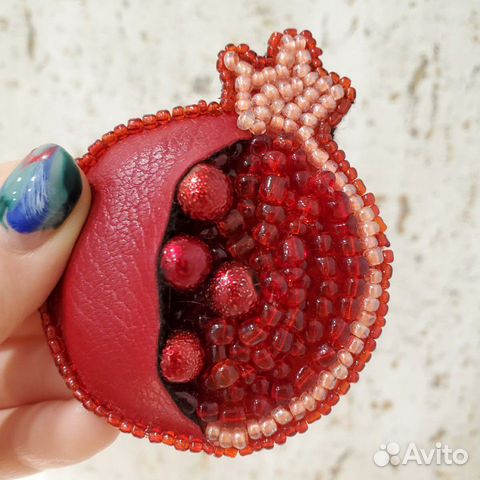 Брошь из бисера гранат (винтаж)