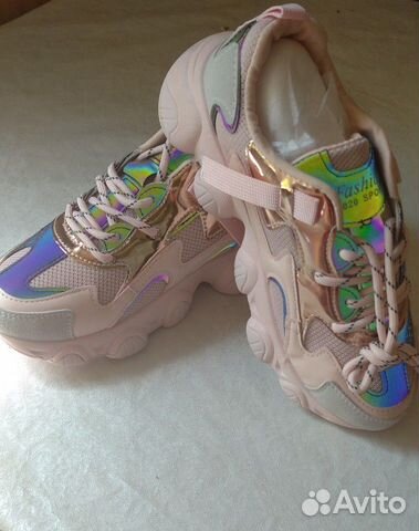 Кроссовки женские