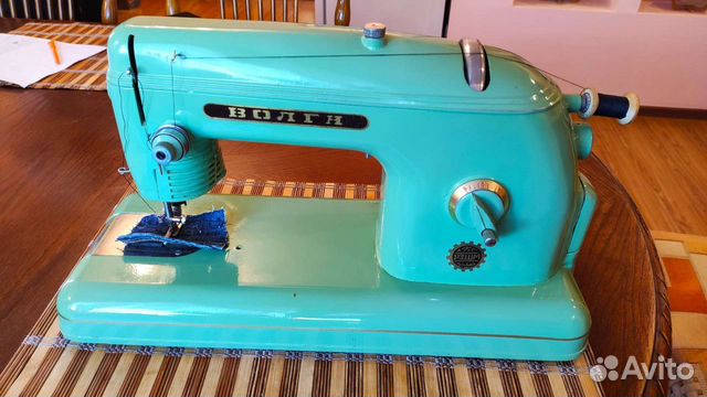 Швейная машинка Волга ручная