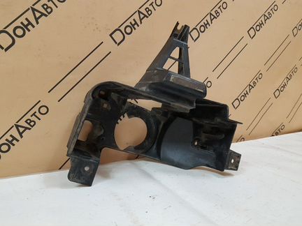 Кронштейн птф правый Toyota Land Cruiser 200