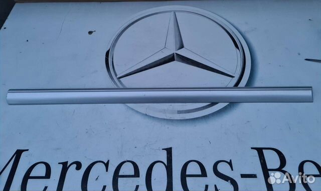 Молдинг передней правой двери Mercedes W202