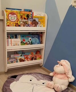 Книжная полка Монтессори