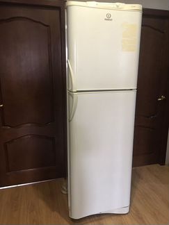 Холодильник 2х камерный индезит