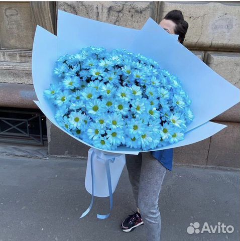 Авторский букет из синих ромашек, есть доставка